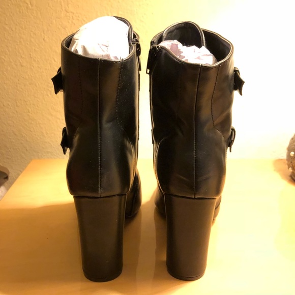 BRAND NEW. NEVER WORN black booties - Picture 6 of 8